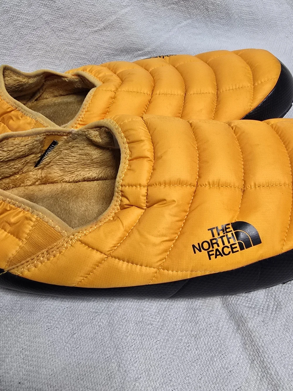 The North Face Men's Lined Insulated Quilted Slip-On Slippers Yellow/Black